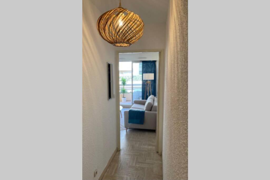 Confortable Appartement A 카발레르쉬르메르 외부 사진
